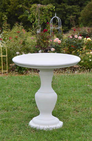 This elegant and impressive pedestal bird bath is a beautiful showpiece in any garden setting; from a more formal rose garden or rolling lawn to a position nestled in a rambling herbaceous border. Choose our sepia treatment for an aged effect.