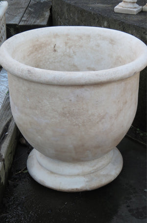 The Faraway Garden Modenza Urn is a large, elegant garden planter inspired by the classical Italian aesthetic with a generous rolled rim.  This impressive garden planter looks stunning as part of a group or row; or as a focal point at the end of a walkway or as a pair flanking an entrance. An ideal planter for ornamental trees.