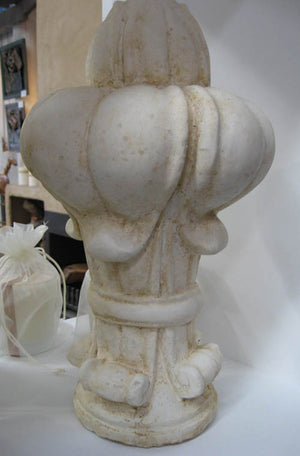 The Faraway Garden Lotus Finial with its distinctive leaf moulding makes a striking ornamental addition to a garden setting when added to top of our fountains or bird baths. It looks great with a sepia wash for an aged effect.
