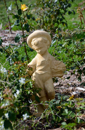 The Faraway Garden Boy with Bouquet is a classic garden statue that works wonderfully on one of our pedestals or nestled in an herbaceous border. It would look perfect in a small backyard or as part of a planter grouping.