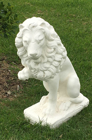 The Faraway Garden Lion Rampant statue makes a striking and impressive addition to any outdoor setting from the formal to rambling walled gardens. A statue that proudly continues the lion’s long historic symbolism of knightly virtue and loyalty. These large, well-proportioned lions are perfect as a pair on a pedestal, flanking a property entrance or a walkway. It looks wonderful with sepia wash for an aged effect.